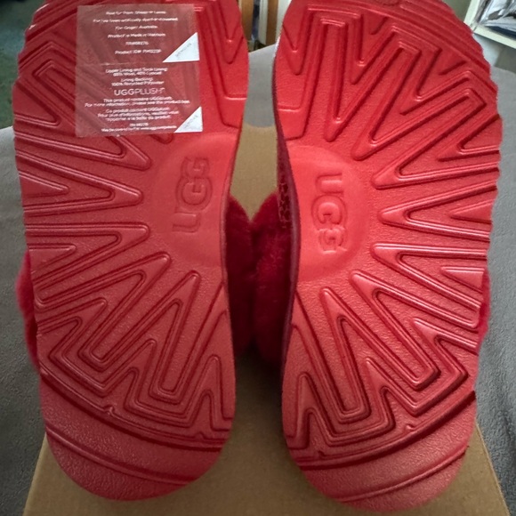 UGG Cozy II Gel Hearts Red Slipper - Women 7/Big Kids 5/EU 37 - Picture 5 of 6